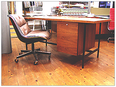 Knoll Small Executive Desk (Single drawers)