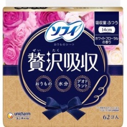 ユニチャーム　ソフィ　キヨラ贅沢吸収ホワイトフローラルふつう用　６２枚