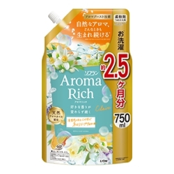 ライオン　ソフラン　アロマリッチ　クレア　つめかえ特大　７５０ｍｌ　柔軟剤