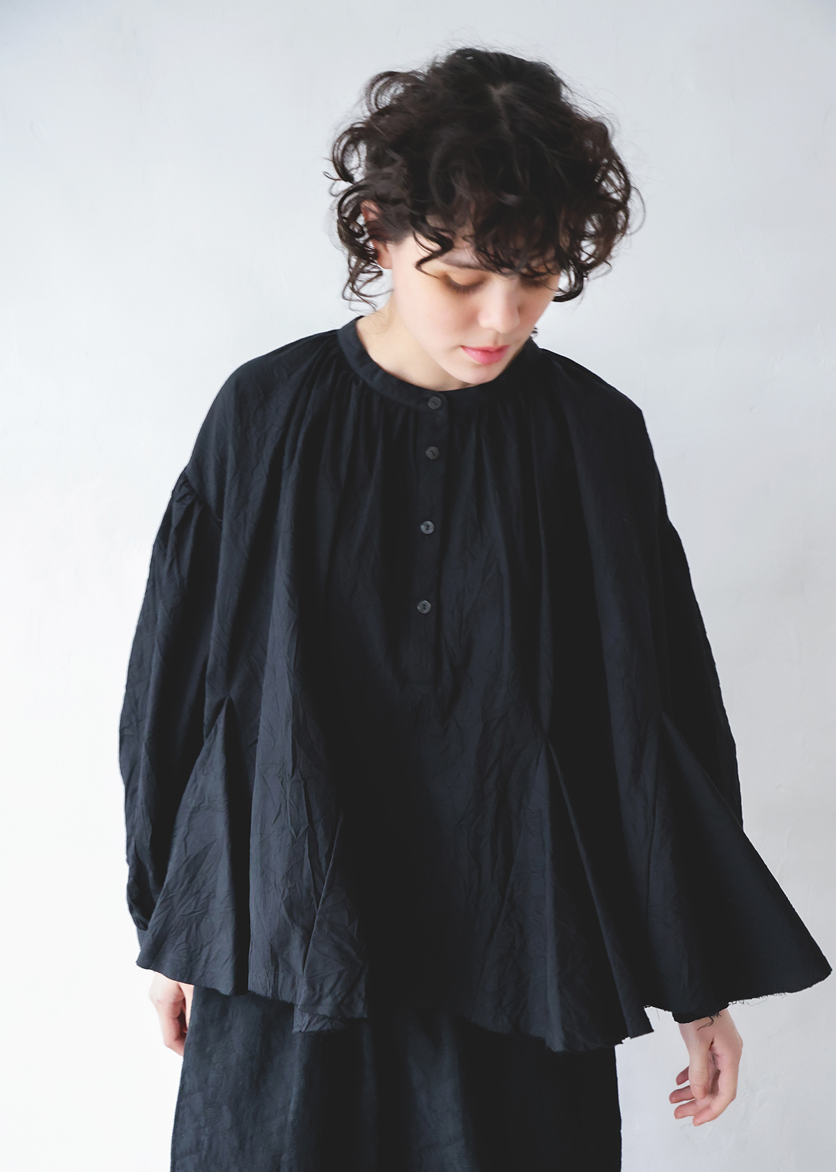 【michirico】MR26AW-26 Frills shirts/adult/ブラック