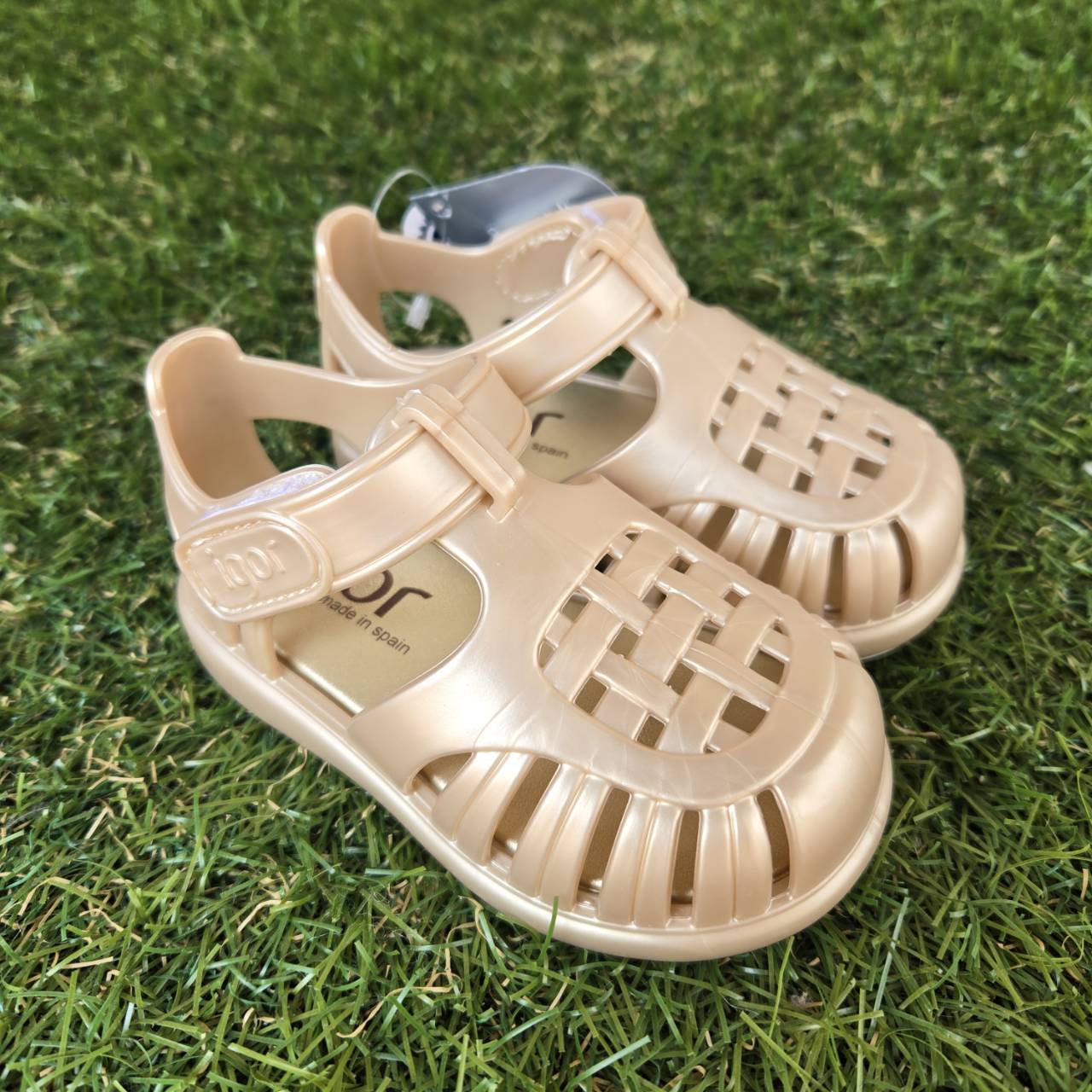 【igor】サンダル・TOBBY SOLID/388 PLATINO/12-18cm