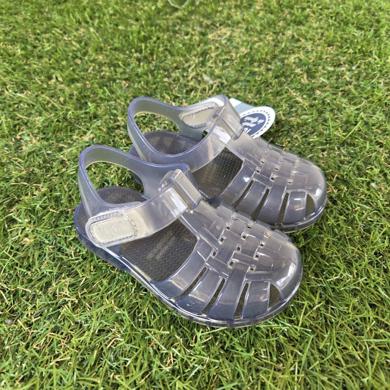 【igor】サンダル・BB338 CLASICA CRISTAL/071 FUME/12-21cm