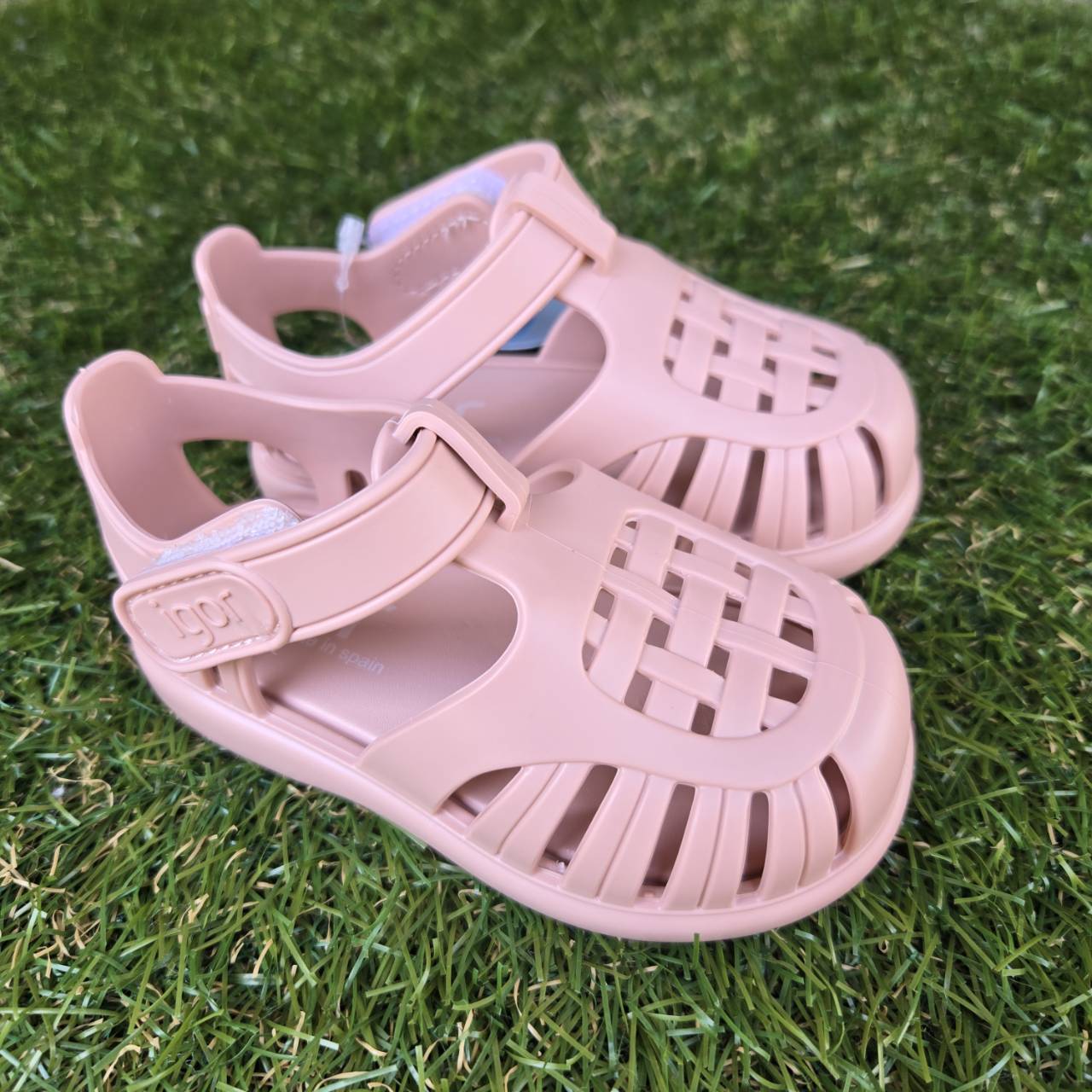 【igor】サンダル・S10271 TOBBY SOLID/204 CHICLE