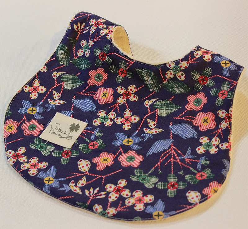 【Stitch House Original】名前入り・リバーシブルビブ/リバティプリント・no.12