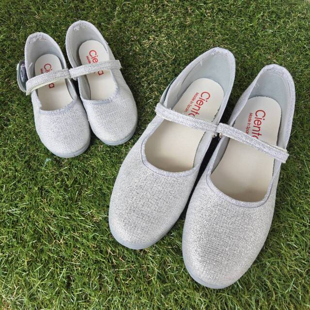 【cienta(シエンタ)】大人~キッズまで/シューズ・ラメフォーマルストラップ/シルバー