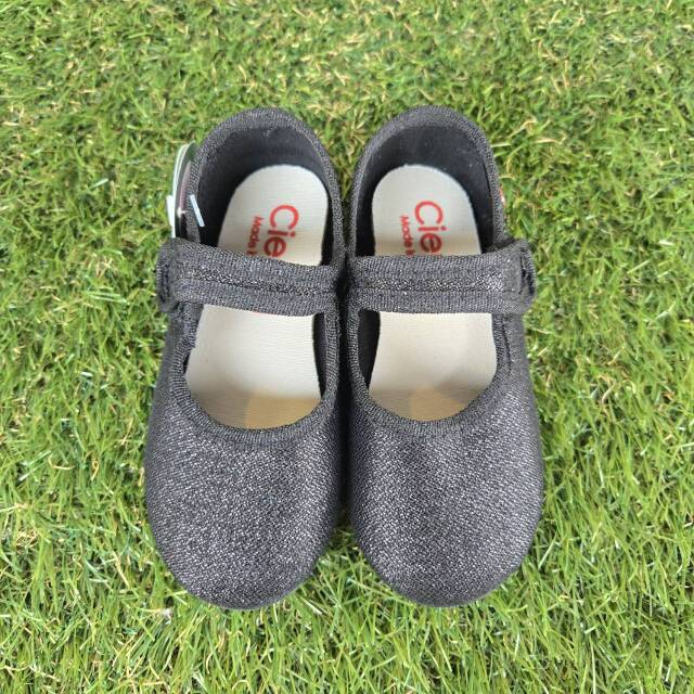 【cienta(シエンタ)】500-013 大人~キッズまで/シューズ・ラメフォーマルストラップ/ブラック