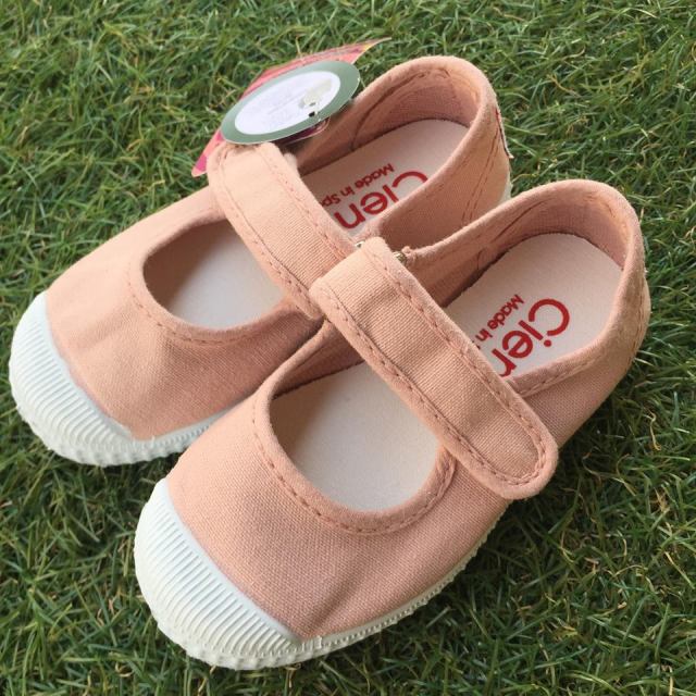 【cienta(シエンタ)】キッズ ベルクロワンストラップ後染め/142maquillajeうすだいだい/76997