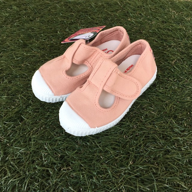 【cienta(シエンタ)】キッズ Tストラップベルクロ後染め/maquillajeうすだいだい /77997