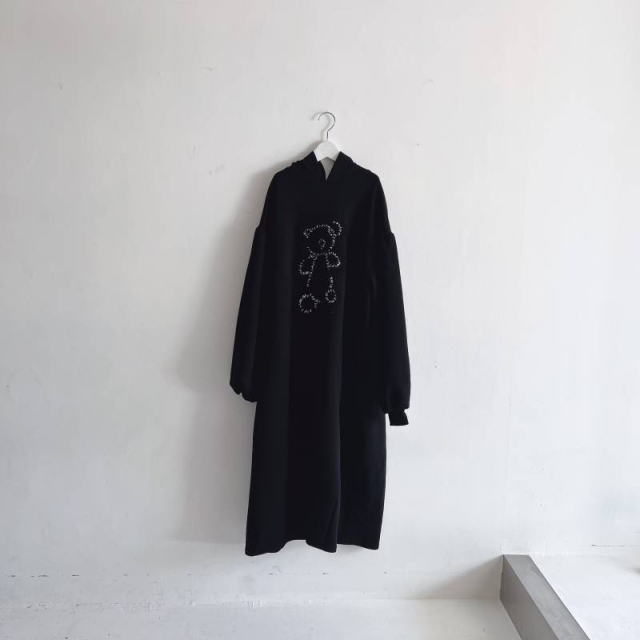 【frankygrow】23FWOP-241 KUMA EMBROIDERY PATCH DOUBLE AIR HOODIE DRESS