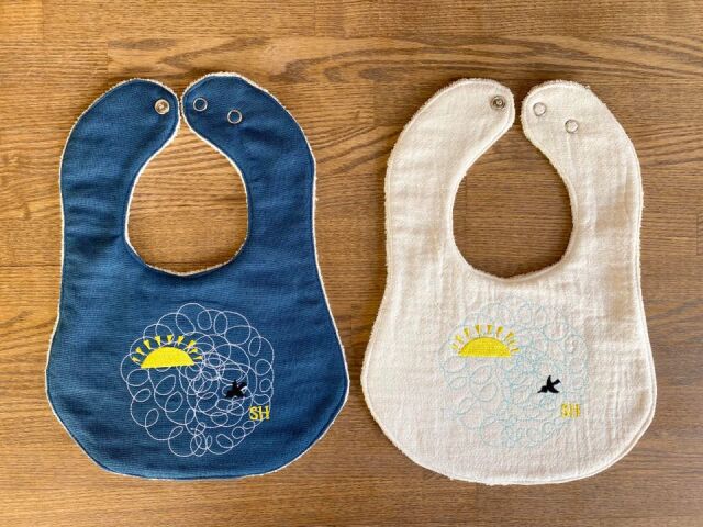 再販★グレータイル×三角グレー★ ハンドメイド　リバーシブル　スタイ 再販☆グレータイル×三角グレー☆ ハンドメイド リバーシブル スタイ