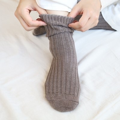 【kontex/コンテックス】ざっくり編んだウールコットンのリブソックス