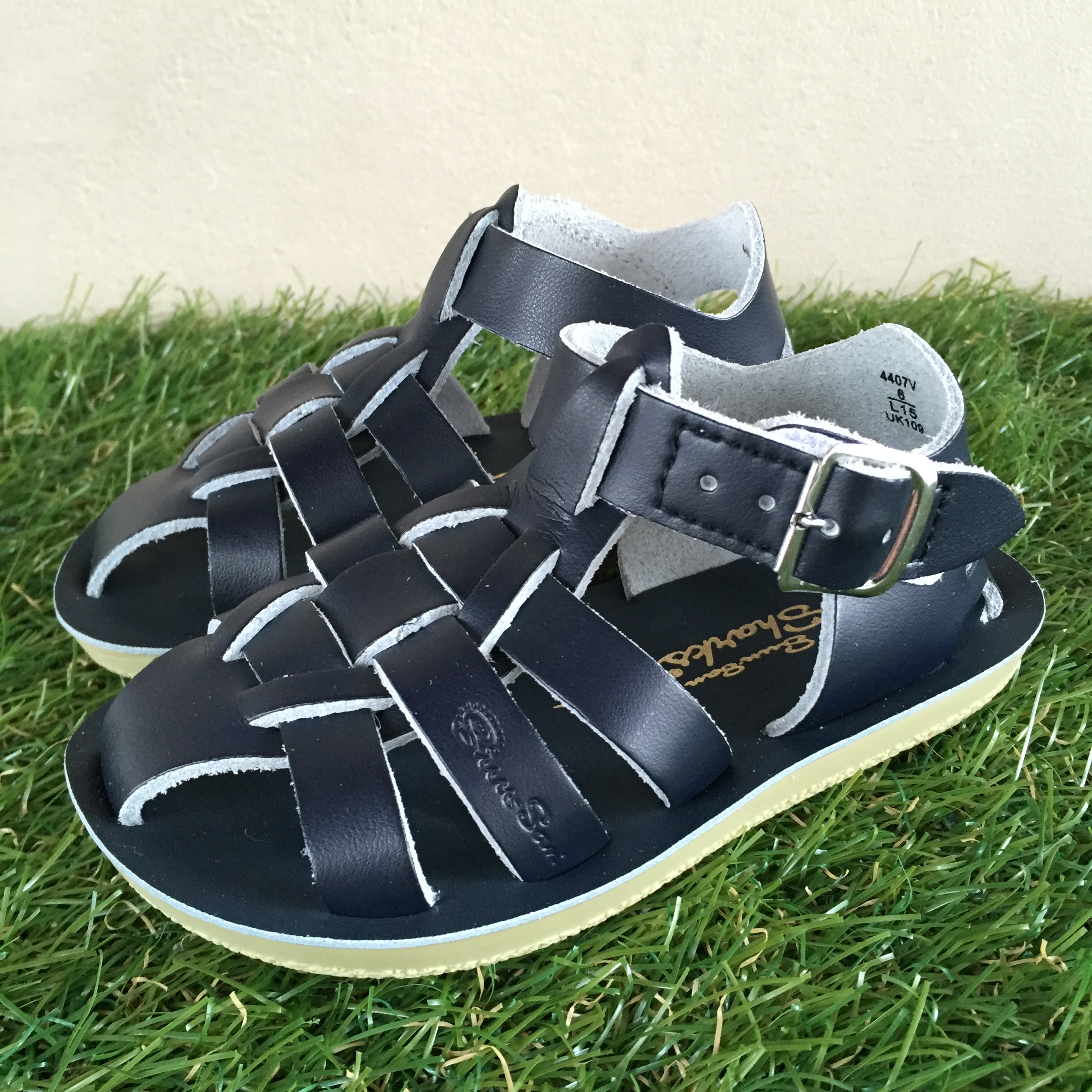 【Salt Water Sandals(ソルトウォーターサンダル)】Sun San Sharks(ベルクロ)/navy blueネイビー/13cm～19cm