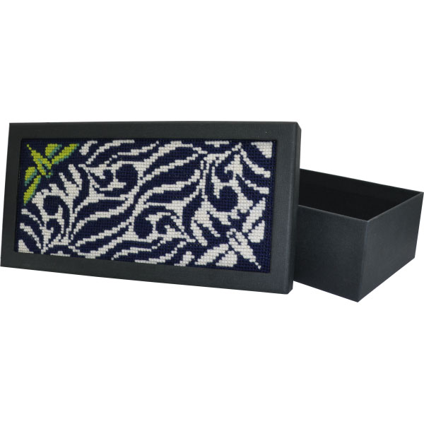 〔fru zippe〕　刺繍キット　81-0554（送料￥800～￥1000）