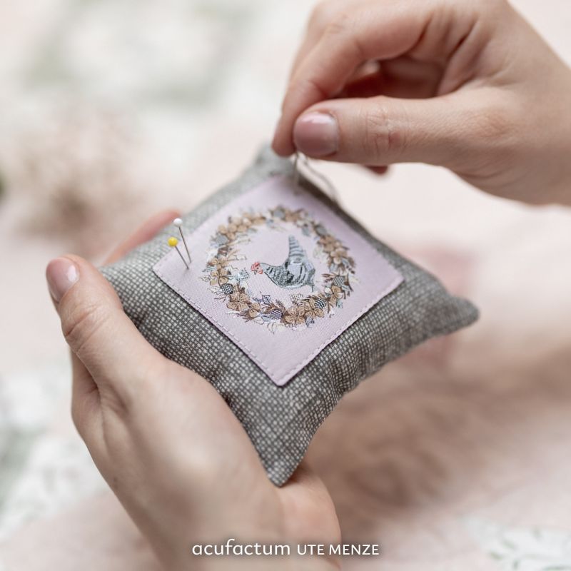 〔Acufactum〕　A-35424　織ラベル / Patch / Huhn im Gluck