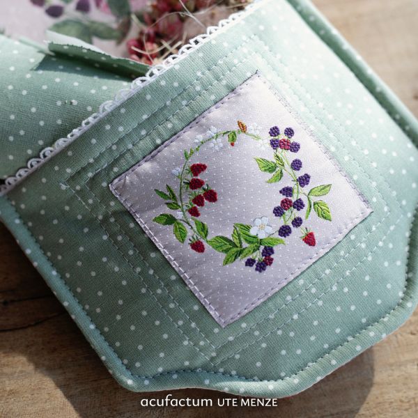 〔Acufactum〕　A-35429　織ラベル / Patch / Beerenkranz