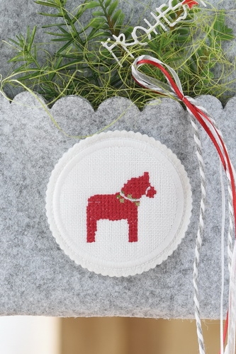 **〔Fingerhut〕　V-1121　ロゼット / 丸 / 6.5cm