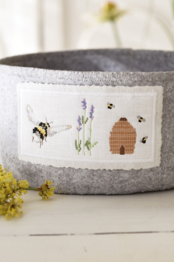 **〔Fingerhut〕　V-1251　ロゼット / 13.5 x 7cm