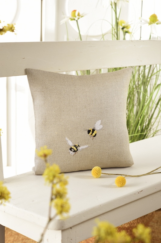 **〔Fingerhut〕　V-1253　クッションカバー / 25ｘ25cm