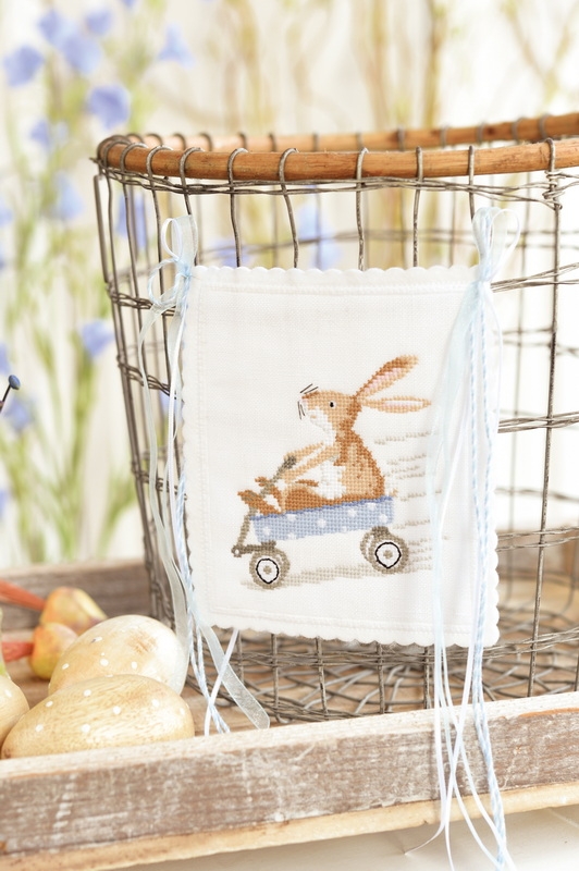 **〔Fingerhut〕　V-1256　ロゼット / 13 x 15cm