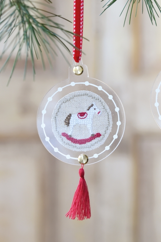 **〔Fingerhut〕　V-1384　アクリルフレーム / Troddel