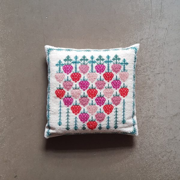 〔Svensk Hemslojd〕　クロスステッチキット / Jordgubbar（宅配便）