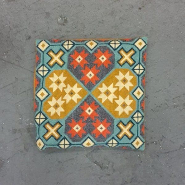 〔Svensk Hemslojd〕　クロスステッチキット　Lillis Hjartan / Yellow