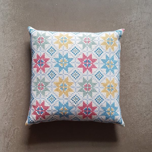 〔Svensk Hemslojd〕　クロスステッチキット　Lillis Stjarnor / Pastel