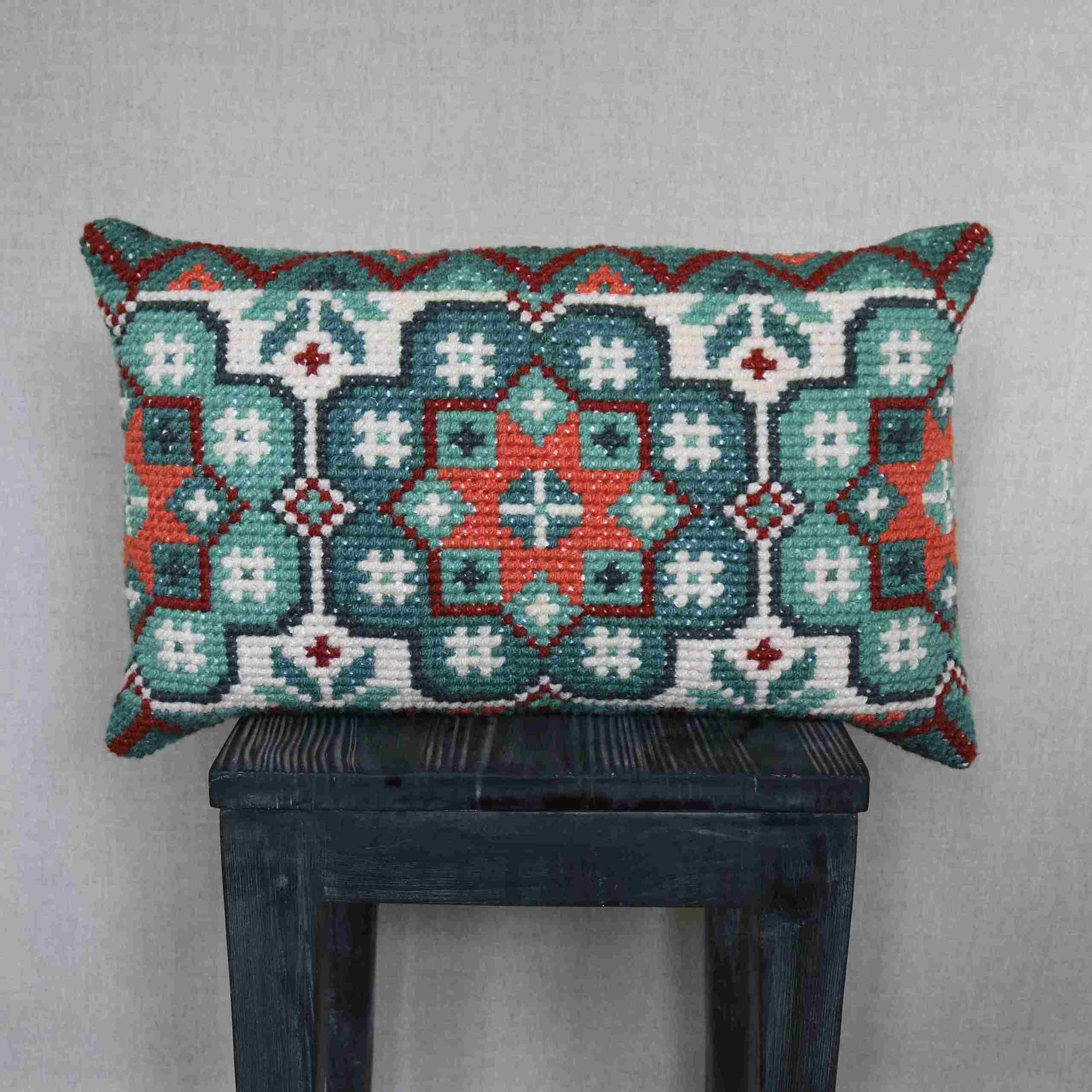 〔Svensk Hemslojd〕　クロスステッチキット　Lillis Blomma - gron（宅配便）