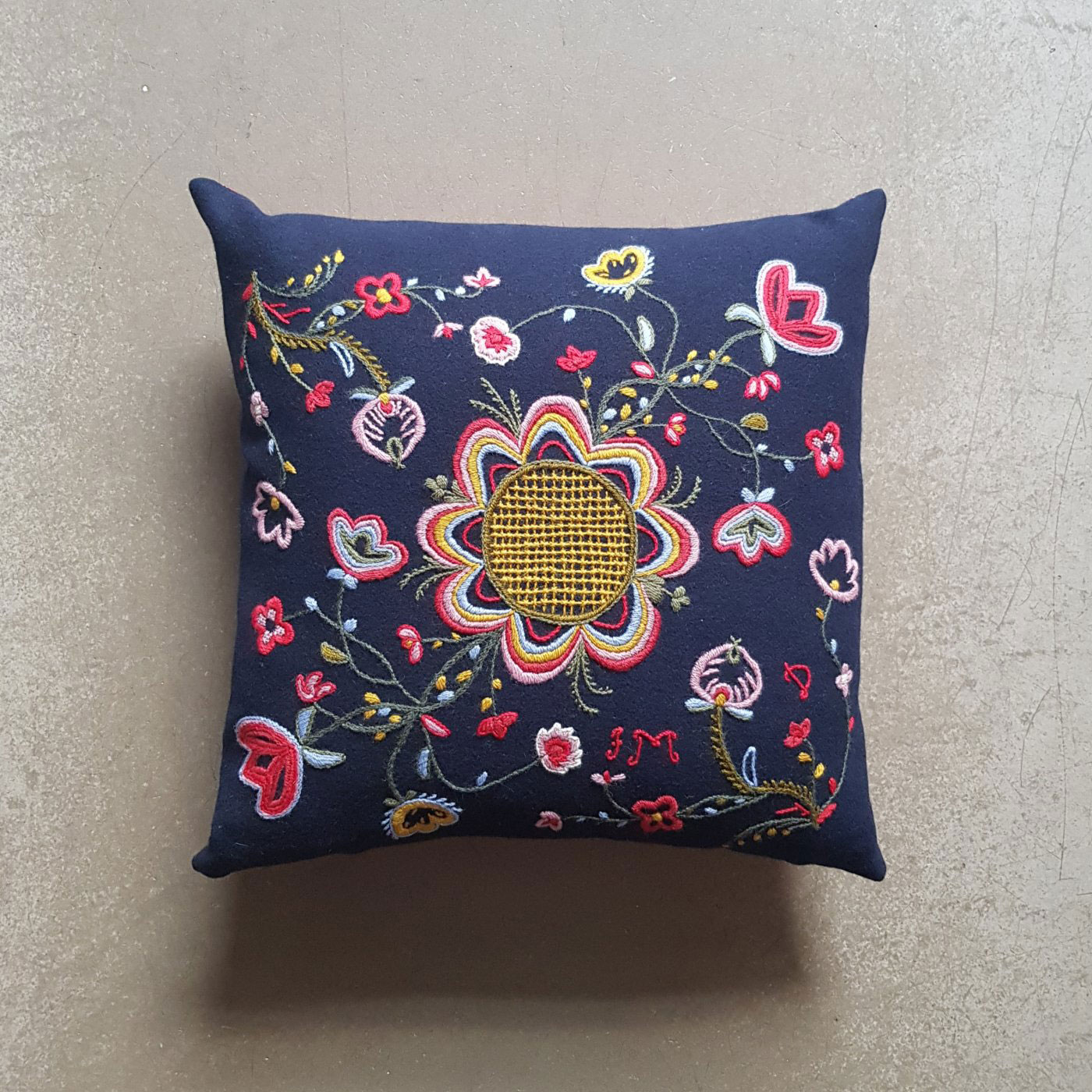 〔Svensk Hemslojd〕　ウール刺繍キット　Morsil　（宅配便）
