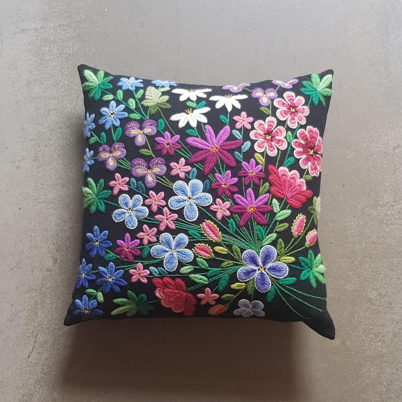 〔Pasom〕　ポーソム刺繍キット　PO-008　Tusenblomster　（宅配便）