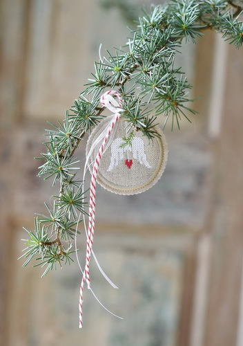 **〔Fingerhut〕　V-1068　ロゼット / 丸 /　6.5ｃｍ