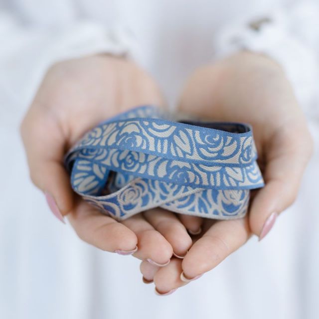 *〔A-35185-01〕　リボンテープ  バラ / ブルー　1.6cm幅 　 (10cm単位）