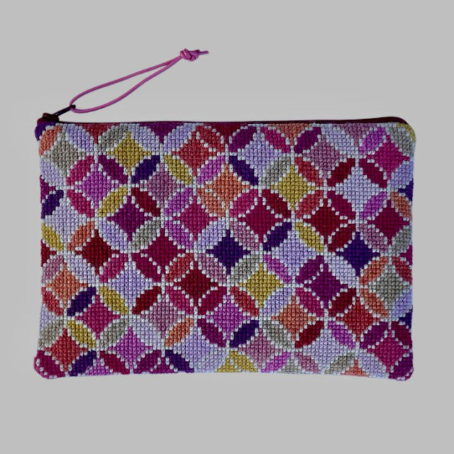 〔Baldyre〕B-17　刺繍キット　ADELE