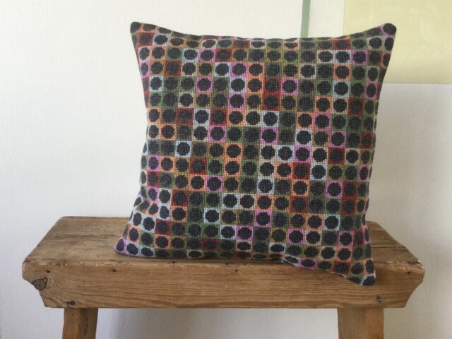 〔Baldyre〕C-30　刺繍キット　SORTE PRIKKER