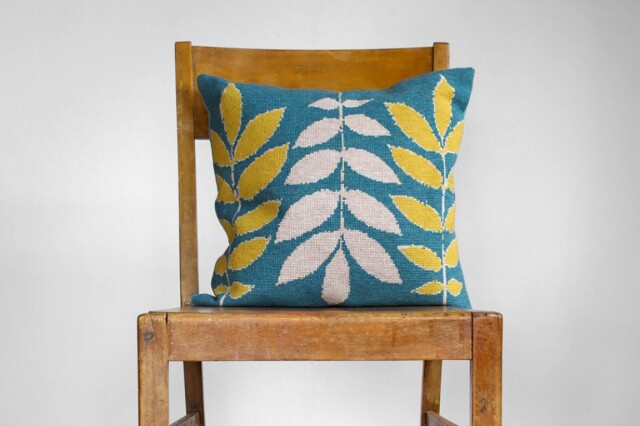 〔Baldyre〕C-31　刺繍キット　DET SPIRER OG GROR