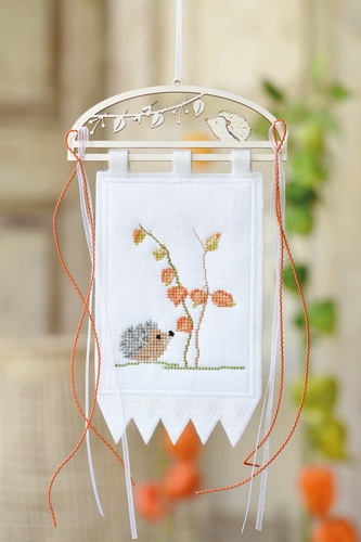 〔Fingerhut〕　V-1210　ウッドハンガー / ハリネズミ