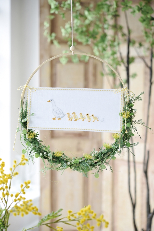 **〔Fingerhut〕　V-1318　刺繍リボン / 25 x 11 cm