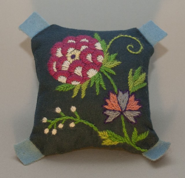 手刺繍ウールアンサンブル　新品未使用　値札付き 期間限定スペシャル価格】薄手ウール&シルク アリー手刺繍