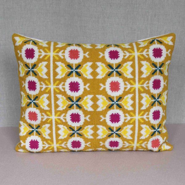 〔Svensk Hemslojd〕　クロスステッチキット　Ingrids Flora（宅配便）