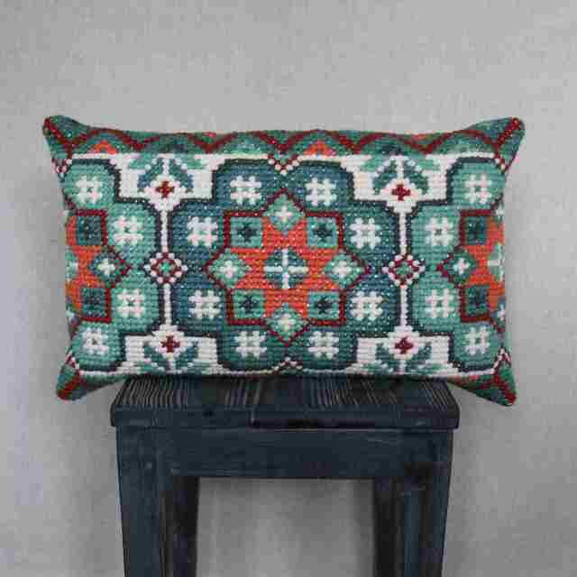 〔Svensk Hemslojd〕　クロスステッチキット　Lillis Blomma - gron（宅配便）