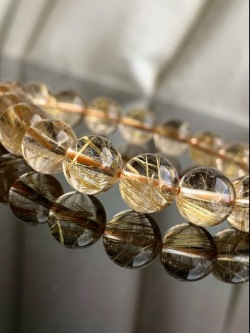 一点物　【高品質】　ゴールドルチルクォーツ　10ｍｍ　内周１7ｃｍ