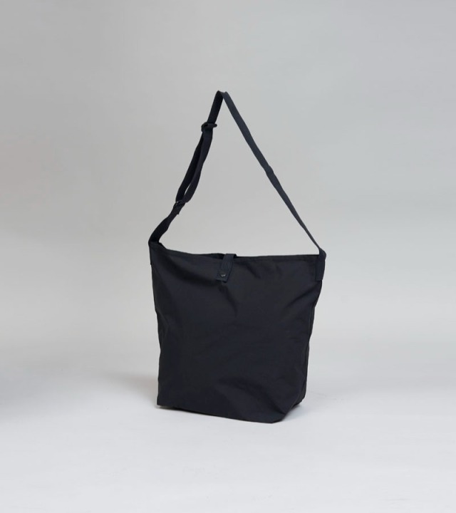 Nigel Cabourn ブラックトートバッグ 80490061004 Nigel Cabourn MULTI BAG - C/N WEATHER CLOTH ナイジェル