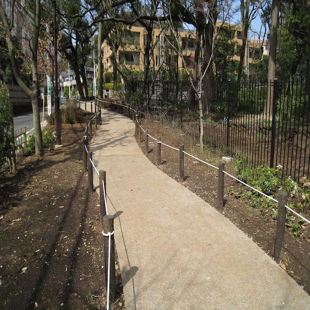 ロープ柵（くぬぎ肌）