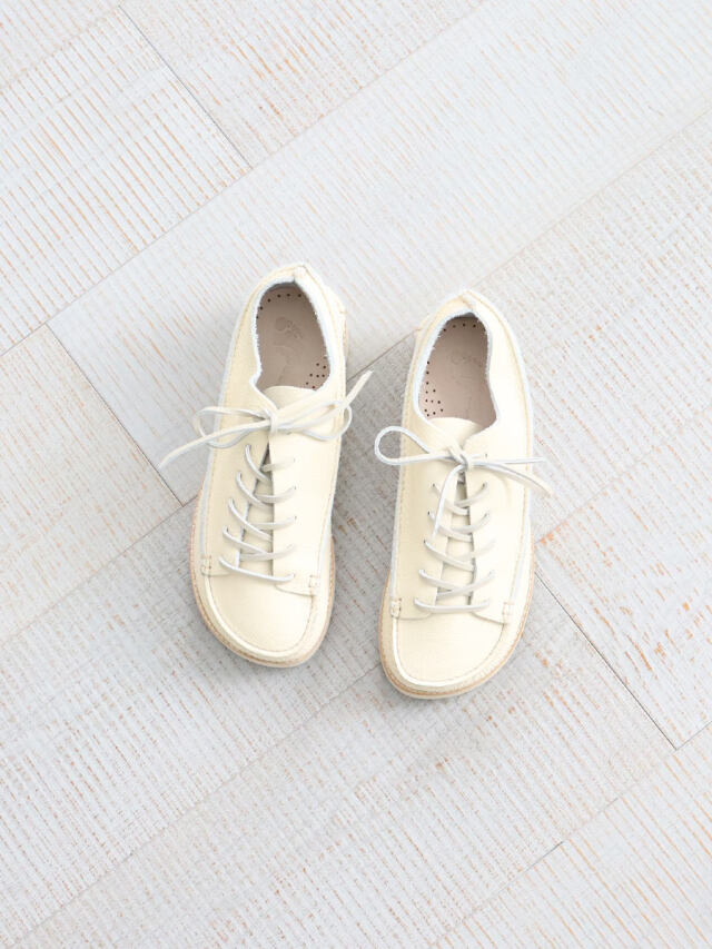 Yogi Footwear　FINN III TUMBLED LEATHER SHOE ON EVA - OFF WHITE