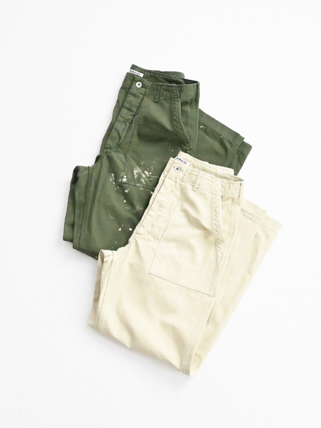 AURALEE (オーラリー) WASHED BAGGY SATIN BLEACHED BAKER PANTS
