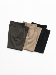 AURALEE (オーラリー)　LIGHT WOOL MAX GABARDINE TWO-TUCK SLACKS
