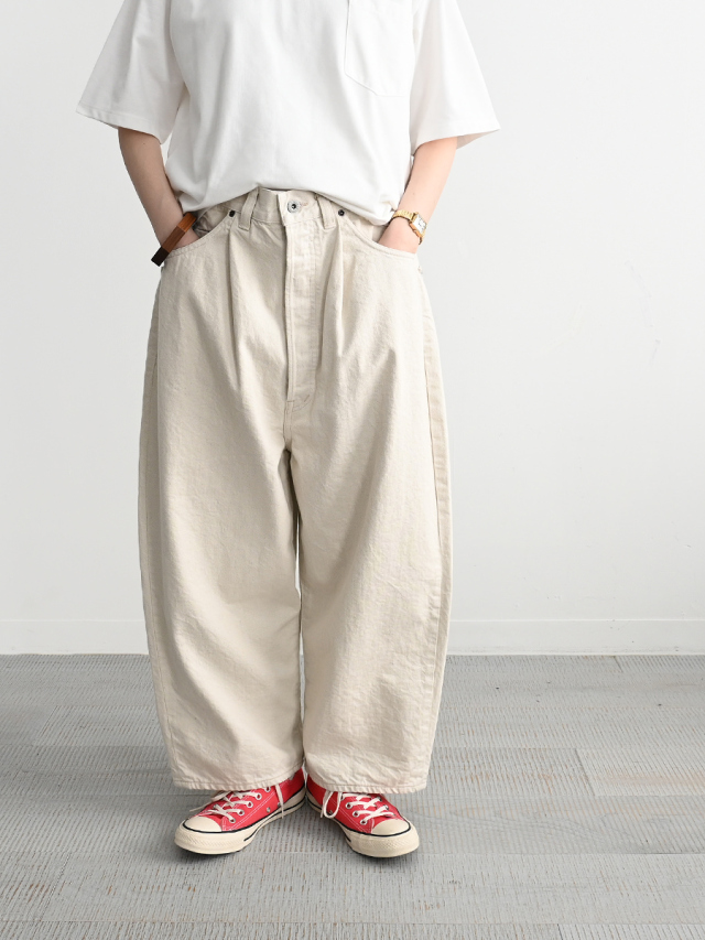 HAVERSACK(ハバーサック)　ワイドテーパード ホワイトデニムパンツ