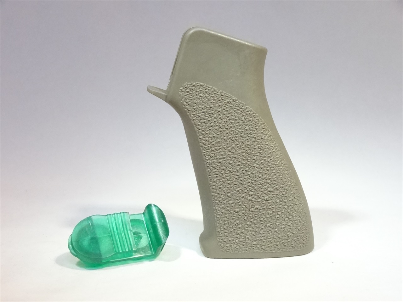 実物 タンゴダウン TANGODOWN グリップ HK416 トレポン等に