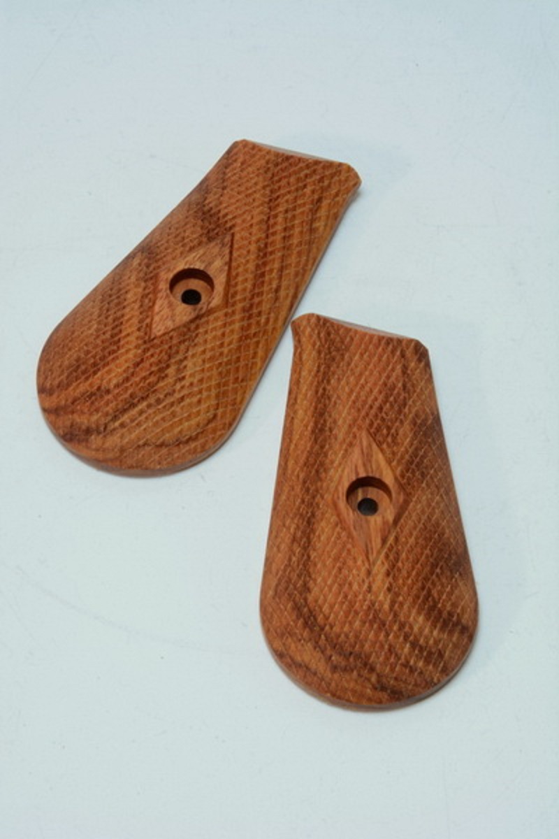 CAROM SHOT マルゼン モーゼルＭ712 ダイヤチェッカー グリップ