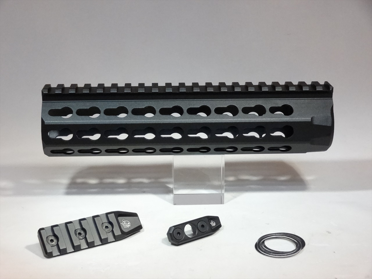 IRON AIRSOFT Knight's URX4 8.5インチ レールハンドガード 各社M4 GBB対応